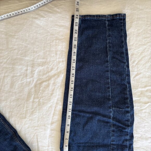 Old Navy High Rise Barrel Leg Jeans - Picture 9 of 9